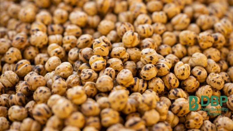 Crispy roasted chickpeas piled together